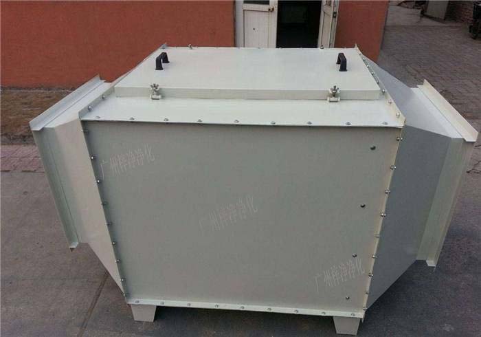 空氣過(guò)濾箱內(nèi)部結(jié)構(gòu)裝的初效空氣過(guò)濾器,高效空氣過(guò)濾器,風(fēng)機(jī)組合而成。 空氣過(guò)濾箱內(nèi)部結(jié)構(gòu)裝的初效空氣過(guò)濾器,高效空氣過(guò)濾器,風(fēng)機(jī)組合而成。