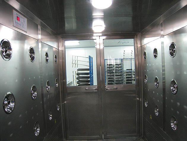 無(wú)塵車(chē)間風(fēng)淋室工作區(qū)圖片 無(wú)塵車(chē)間風(fēng)淋室工作區(qū)圖片