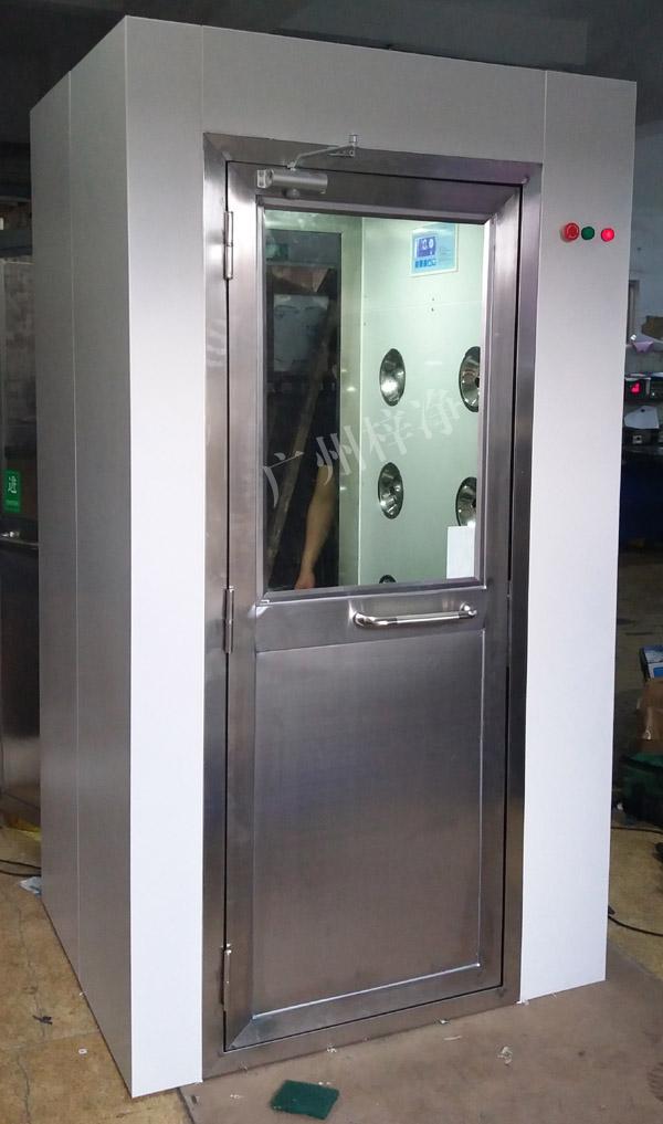 1200型風(fēng)淋室是進(jìn)入潔凈室所必需的通道，可以減少進(jìn)出潔凈室所帶來的污染問題。